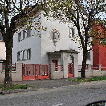 Atrium Flat In The Villa Ljubljana Exteriör bild